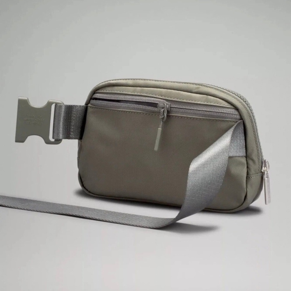 Lululemon Everywhere Belt Bag Nylon Grey Sage Fanny Pack Adjustable Strap NWT - Picture 5 of 12
